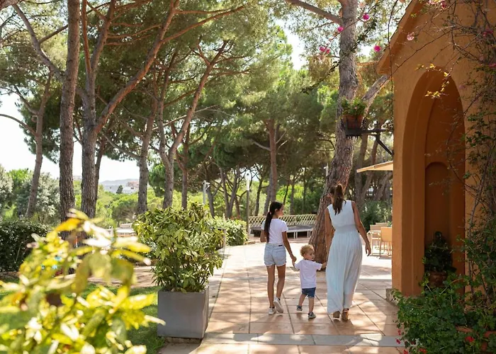 Ciutat De Palol Aparthotel 4*