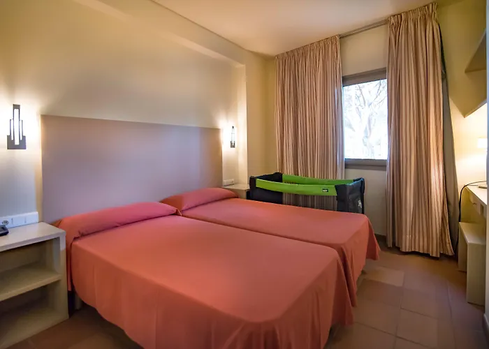 Ciutat De Palol Aparthotel 4*